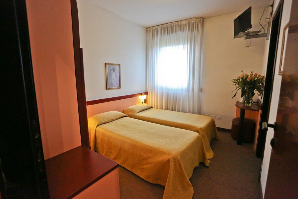 Hotel Due Ragni Виллорба Экстерьер фото