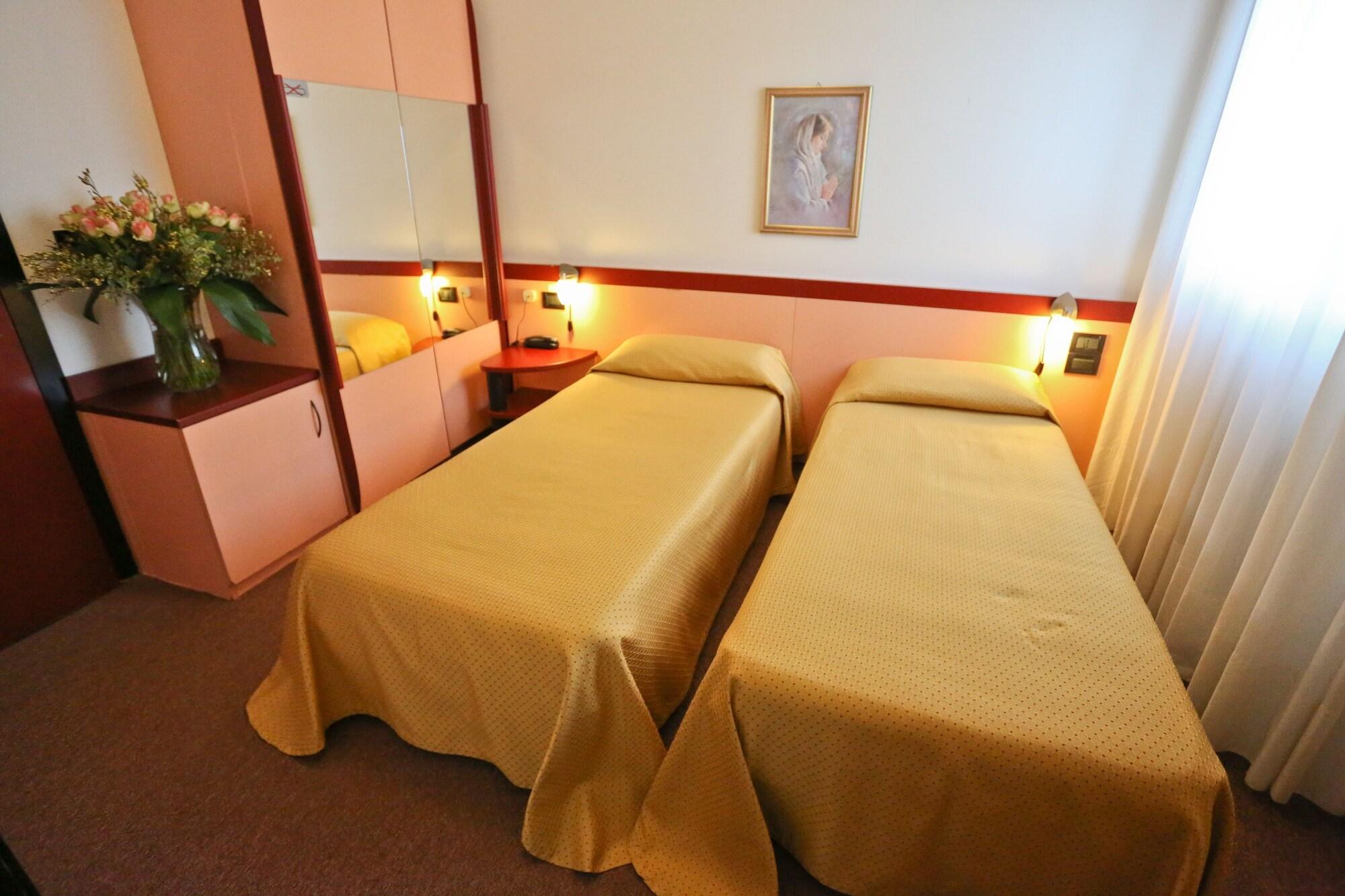 Hotel Due Ragni Виллорба Экстерьер фото