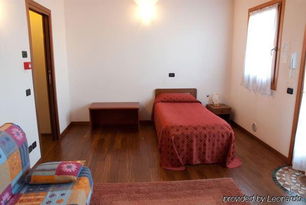 Hotel Due Ragni Виллорба Номер фото